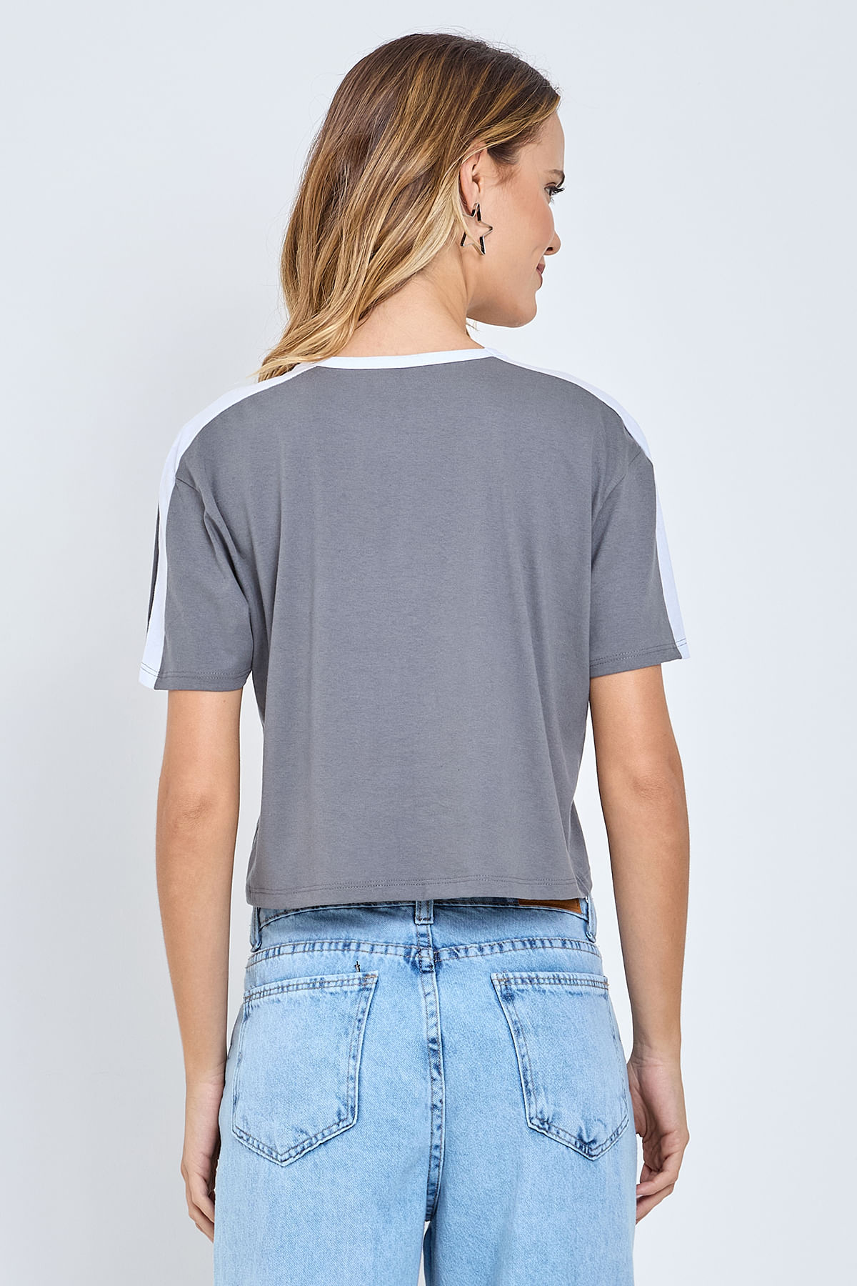 Blusa-fem-fsh-lic-cropped-mickey-friends-cinza-escuro-P